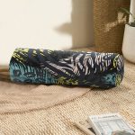 - RealHomes Özel Tasarımlı Dijital Baskılı İç Dolgulu Fermuarlı Silindir Yastık - Realhomes  Siyah Zeminde Renkli Yaprak Motifli Özel Tasarım İç Dolgulu Yumuşak Silindir Form Yastık Kırlent Realhomes