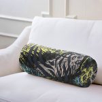 - RealHomes Özel Tasarımlı Dijital Baskılı İç Dolgulu Fermuarlı Silindir Yastık - Realhomes  Siyah Zeminde Renkli Yaprak Motifli Özel Tasarım İç Dolgulu Yumuşak Silindir Form Yastık Kırlent Realhomes