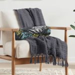 - RealHomes Özel Tasarımlı Dijital Baskılı İç Dolgulu Fermuarlı Silindir Yastık - Realhomes  Siyah Zeminde Renkli Yaprak Motifli Özel Tasarım İç Dolgulu Yumuşak Silindir Form Yastık Kırlent Realhomes