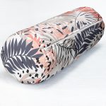 Beyaz Zeminde Renkli Yaprak Desenli İç Dolgulu Fermuarlı Çok Amaçlı Silindir Yastık Kırlent Realhomes