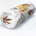 - RealHomes Özel Tasarımlı Dijital Baskılı İç Dolgulu Fermuarlı Silindir Yastık - Realhomes Beyaz Zeminde Mavi Ve Turuncu Yaprak Desenli İç Dolgulu Süet Silindir Yastık Kırlent - Bel Yastığı Realhomes