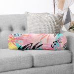 - RealHomes Özel Tasarımlı Dijital Baskılı İç Dolgulu Fermuarlı Silindir Yastık - Realhomes Mavi Zemin Üzerinde Pembe Yaprak Motifli Modern İç Dolgulu Yumuşak Silindir Form Yastık Kırlent Realhomes