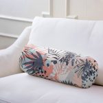 - RealHomes Özel Tasarımlı Dijital Baskılı İç Dolgulu Fermuarlı Silindir Yastık - Realhomes Gri Zemin Üzerimde Pembe Lacivert Yaprak Motifli Dijital Baskılı İç Dolgulu - Fermuarlı Süet Berjer Silindir Yastık Kırlent Realhomes