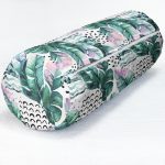 Benekli Zemin Üzerinde Yeşil Ve Pembe Yaprak Motifli İç Dolgulu - Fermuarlı Süet Silindir Yuvarlak Yastık Kırlent Realhomes