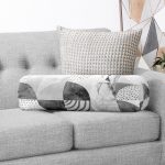 - RealHomes Özel Tasarımlı Dijital Baskılı İç Dolgulu Fermuarlı Silindir Yastık - Realhomes Realhomes Gri Zeminde Dekoratif Mermer Desenli İç Dolgulu - Fermuarlı Süet Silindir Rulo Yastık Kırlent Realhomes