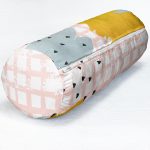 - RealHomes Özel Tasarımlı Dijital Baskılı İç Dolgulu Fermuarlı Silindir Yastık - Realhomes Kare Zeminde Yağlı Boya Çizimli Dekoratif İç Dolgulu Yumuşak Silindir Form Yastık Kırlent Realhomes