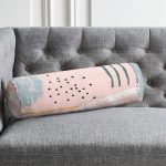 - RealHomes Özel Tasarımlı Dijital Baskılı İç Dolgulu Fermuarlı Silindir Yastık - Realhomes Pembe Zeminde Soyut Sulu Boya Çizimli Dekoratif İç Dolgulu Süet Silindir Yastık Kırlent - Bel Yastığı Realhomes