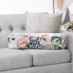 - RealHomes Özel Tasarımlı Dijital Baskılı İç Dolgulu Fermuarlı Silindir Yastık - Realhomes Geometrik Şekillerde Gül Motifli Özel Tasarım İç Dolgulu Yumuşak Silindir Form Yastık Kırlent Realhomes