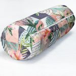 - RealHomes Özel Tasarımlı Dijital Baskılı İç Dolgulu Fermuarlı Silindir Yastık - Realhomes Geometrik Şekillerde Gül Motifli Özel Tasarım İç Dolgulu Yumuşak Silindir Form Yastık Kırlent Realhomes