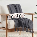 - RealHomes Özel Tasarımlı Dijital Baskılı İç Dolgulu Fermuarlı Silindir Yastık - Realhomes Beyaz Zeminde Soyut Geometrik Çizim Motifli İç Dolgulu Fermuarlı Çok Amaçlı Silindir Yastık Kırlent Realhomes