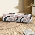 - RealHomes Özel Tasarımlı Dijital Baskılı İç Dolgulu Fermuarlı Silindir Yastık - Realhomes Beyaz Zeminde Soyut Geometrik Çizim Motifli İç Dolgulu Fermuarlı Çok Amaçlı Silindir Yastık Kırlent Realhomes