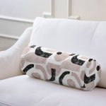 - RealHomes Özel Tasarımlı Dijital Baskılı İç Dolgulu Fermuarlı Silindir Yastık - Realhomes Beyaz Zeminde Soyut Geometrik Çizim Motifli İç Dolgulu Fermuarlı Çok Amaçlı Silindir Yastık Kırlent Realhomes