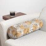 - RealHomes Özel Tasarımlı Dijital Baskılı İç Dolgulu Fermuarlı Silindir Yastık - Realhomes Tropik Gold Yapraklar Üzerinde Antik Yunan Tanrısı Desenli İç Dolgulu - Fermuarlı Süet Berjer Silindir Yastık Kırlent Realhomes