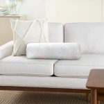 - RealHomes Özel Tasarımlı Dijital Baskılı İç Dolgulu Fermuarlı Silindir Yastık - Realhomes Mavi Zemin Üzerinde Beyaz Kırmızı Çiçek Tasarımlı Dekoratif İç Dolgulu - Fermuarlı Süet Berjer Silindir Yastık Kırlent Realhomes