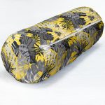 Sarı Zemin Üzerinde Beyaz Ve Gri Yaprak Motifli İç Dolgulu - Fermuarlı Süet Silindir Yuvarlak Yastık Kırlent Realhomes