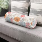 - RealHomes Özel Tasarımlı Dijital Baskılı İç Dolgulu Fermuarlı Silindir Yastık - Realhomes Kırmızı Ve Turuncu Puantiyeli Zeminde Karakalem Çiçek Motifli Modern İç Dolgulu - Fermuarlı Süet Silindir Yuvarlak Yastık Kırlent Realhomes