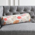 - RealHomes Özel Tasarımlı Dijital Baskılı İç Dolgulu Fermuarlı Silindir Yastık - Realhomes Kırmızı Ve Turuncu Puantiyeli Zeminde Karakalem Çiçek Motifli Modern İç Dolgulu - Fermuarlı Süet Silindir Yuvarlak Yastık Kırlent Realhomes