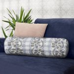 - RealHomes Özel Tasarımlı Dijital Baskılı İç Dolgulu Fermuarlı Silindir Yastık - Realhomes Kot Zeminli Dekoratif Çiçek Motifli İç Dolgulu - Fermuarlı Süet Silindir Rulo Yastık Kırlent Realhomes