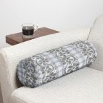 - RealHomes Özel Tasarımlı Dijital Baskılı İç Dolgulu Fermuarlı Silindir Yastık - Realhomes Kot Zeminli Dekoratif Çiçek Motifli İç Dolgulu - Fermuarlı Süet Silindir Rulo Yastık Kırlent Realhomes