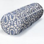 - RealHomes Özel Tasarımlı Dijital Baskılı İç Dolgulu Fermuarlı Silindir Yastık - Realhomes Realhomes Lacivert Kot Zeminde Soyut Çizimler Dijital Baskılı İç Dolgulu Süet Silindir Yastık Kırlent - Bel Yastığı Realhomes