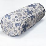 - RealHomes Özel Tasarımlı Dijital Baskılı İç Dolgulu Fermuarlı Silindir Yastık - Realhomes Gri Kot Zemin Üzerinde Kristal Taneleri Motifli İç Dolgulu Süet Silindir Yastık Kırlent - Bel Yastığı Realhomes