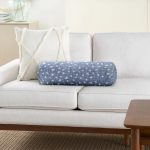 Lacivert Kot Zemin Üzerinde Yıldız Motifli İç Dolgulu Süet Silindir Yastık Kırlent - Bel Yastığı Realhomes