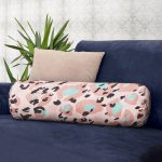 Pembe Zeminde Siyah Leopar Dijital Baskılı Dekoratif İç Dolgulu Süet Silindir Yastık Kırlent - Bel Yastığı Realhomes