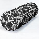 - RealHomes Özel Tasarımlı Dijital Baskılı İç Dolgulu Fermuarlı Silindir Yastık - Realhomes  Beyaz Zeminde Anlamsız Çizgiler Desenli İç Dolgulu - Fermuarlı Süet Silindir Daire Yastık Kırlent Realhomes