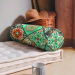 - RealHomes Özel Tasarımlı Dijital Baskılı İç Dolgulu Fermuarlı Silindir Yastık - Realhomes Krem Mavi Renkli Etnik Kare Motifli Modern İç Dolgulu Yumuşak Silindir Form Yastık Kırlent Realhomes