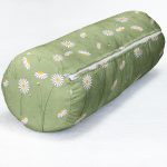 - RealHomes Özel Tasarımlı Dijital Baskılı İç Dolgulu Fermuarlı Silindir Yastık - Realhomes  Yeşil Zemin Papatyalar Dijital Baskılı Dekoratif İç Dolgulu Süet Silindir Yastık Kırlent - Bel Yastığı Realhomes