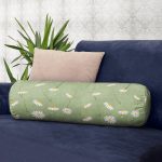 - RealHomes Özel Tasarımlı Dijital Baskılı İç Dolgulu Fermuarlı Silindir Yastık - Realhomes  Yeşil Zemin Papatyalar Dijital Baskılı Dekoratif İç Dolgulu Süet Silindir Yastık Kırlent - Bel Yastığı Realhomes
