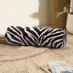 - RealHomes Özel Tasarımlı Dijital Baskılı İç Dolgulu Fermuarlı Silindir Yastık - Realhomes  Siyah Pembe Zebra Desenli Özel Tasarım İç Dolgulu Fermuarlı Çok Amaçlı Silindir Yastık Kırlent Realhomes