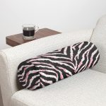 - RealHomes Özel Tasarımlı Dijital Baskılı İç Dolgulu Fermuarlı Silindir Yastık - Realhomes  Siyah Pembe Zebra Desenli Özel Tasarım İç Dolgulu Fermuarlı Çok Amaçlı Silindir Yastık Kırlent Realhomes