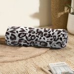 - RealHomes Özel Tasarımlı Dijital Baskılı İç Dolgulu Fermuarlı Silindir Yastık - Realhomes Soft Renkli Zebra Motifli Özel Tasarım İç Dolgulu - Fermuarlı Süet Silindir Rulo Yastık Kırlent Realhomes