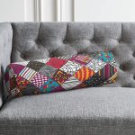 - RealHomes Özel Tasarımlı Dijital Baskılı İç Dolgulu Fermuarlı Silindir Yastık - Realhomes Geometrik Çizimli Kare Tasarımlı Dijital Baskılı İç Dolgulu Süet Silindir Yastık Kırlent - Bel Yastığı Realhomes