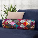 - RealHomes Özel Tasarımlı Dijital Baskılı İç Dolgulu Fermuarlı Silindir Yastık - Realhomes Geometrik Çizimli Kare Tasarımlı Dijital Baskılı İç Dolgulu Süet Silindir Yastık Kırlent - Bel Yastığı Realhomes