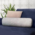 - RealHomes Özel Tasarımlı Dijital Baskılı İç Dolgulu Fermuarlı Silindir Yastık - Realhomes Gri Zeminde Noktalı Tasarım Dijital Baskılı Dekoratif İç Dolgulu - Fermuarlı Süet Silindir Yuvarlak Yastık Kırlent Realhomes