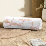 - RealHomes Özel Tasarımlı Dijital Baskılı İç Dolgulu Fermuarlı Silindir Yastık - Realhomes Mermer Motifli Gold İşlemeli Dijital Baskılı Modern İç Dolgulu - Fermuarlı Süet Silindir Yuvarlak Yastık Kırlent Realhomes