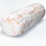 - RealHomes Özel Tasarımlı Dijital Baskılı İç Dolgulu Fermuarlı Silindir Yastık - Realhomes Mermer Motifli Gold İşlemeli Dijital Baskılı Modern İç Dolgulu - Fermuarlı Süet Silindir Yuvarlak Yastık Kırlent Realhomes