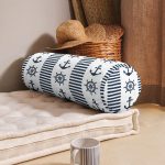 - RealHomes Özel Tasarımlı Dijital Baskılı İç Dolgulu Fermuarlı Silindir Yastık - Realhomes  Lacivert Denizci Motifleri Dijital Baskılı İç Dolgulu - Fermuarlı Süet Silindir Yuvarlak Yastık Kırlent Realhomes