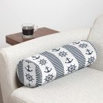 - RealHomes Özel Tasarımlı Dijital Baskılı İç Dolgulu Fermuarlı Silindir Yastık - Realhomes  Lacivert Denizci Motifleri Dijital Baskılı İç Dolgulu - Fermuarlı Süet Silindir Yuvarlak Yastık Kırlent Realhomes