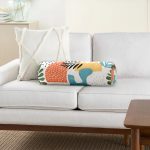 - RealHomes Özel Tasarımlı Dijital Baskılı İç Dolgulu Fermuarlı Silindir Yastık - Realhomes  Ekru Zeminde Sanatsal Motifler Dijital Baskılı Modern İç Dolgulu - Fermuarlı Süet Silindir Rulo Yastık Kırlent Realhomes