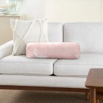 - RealHomes Özel Tasarımlı Dijital Baskılı İç Dolgulu Fermuarlı Silindir Yastık - Realhomes  Pudra Zeminde Gold Ve Beyaz Detaylı Dijital Baskılı Modern İç Dolgulu - Fermuarlı Süet Silindir Yuvarlak Yastık Kırlent Realhomes