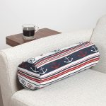 - RealHomes Özel Tasarımlı Dijital Baskılı İç Dolgulu Fermuarlı Silindir Yastık - Realhomes  Bordo Lacivert Renkli Çapa Dümen Temalı Dijital Baskılı Modern İç Dolgulu - Fermuarlı Süet Silindir Yuvarlak Yastık Kırlent Realhomes