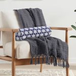 Lacivert Zeminli Beyaz Kar tanesi Desenli Dijital Baskılı Modern İç Dolgulu - Fermuarlı Süet Berjer Silindir Yastık Kırlent Realhomes