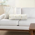 - RealHomes Özel Tasarımlı Dijital Baskılı İç Dolgulu Fermuarlı Silindir Yastık - Realhomes  Beyaz Zeminde Gold Ok Motifli Dijital Baskılı Modern İç Dolgulu - Fermuarlı Süet Silindir Daire Yastık Kırlent Realhomes