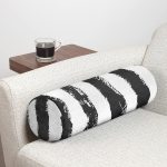 Beyaz Zeminli Siyah Renkli Çizgi Dijital Baskılı Modern İç Dolgulu Süet Silindir Yastık Kırlent - Bel Yastığı Realhomes