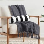 Beyaz Zeminli Siyah Renkli Çizgi Dijital Baskılı Modern İç Dolgulu Süet Silindir Yastık Kırlent - Bel Yastığı Realhomes