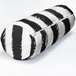 Beyaz Zeminli Siyah Renkli Çizgi Dijital Baskılı Modern İç Dolgulu Süet Silindir Yastık Kırlent - Bel Yastığı Realhomes