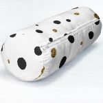 Beyaz Zeminde Gold Ve Siyah Renkli Pauntiyeler Dijital Baskılı Modern İç Dolgulu - Fermuarlı Süet Silindir Yuvarlak Yastık Kırlent Realhomes